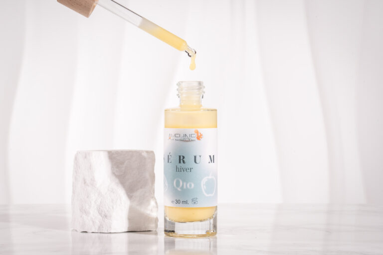 Sérum Aveline à l’huile de noisette versé à la pipette